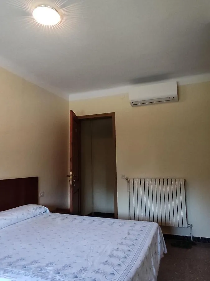 Hostal Brindis Viladamat Pensión